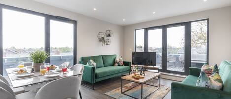 Apartment | Living area | 43-inch Smart TV with digital channels, TV, Netflix