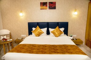 Soundproofing, iron/ironing board, free WiFi - CLICK HOTEL TULSI (Jamnagar)