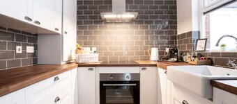 Luxurious 4-Bed Townhouse in the Heart of Belfast