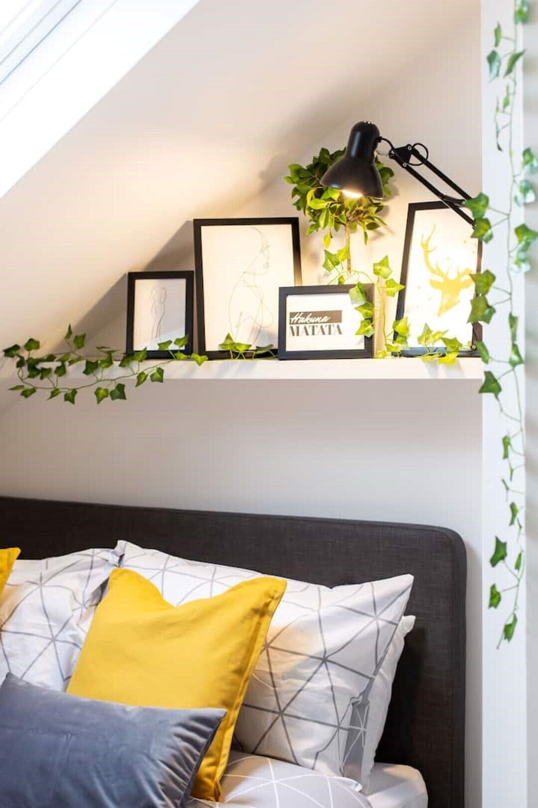 4 chambres, bureau, fer et planche à repasser, lit parapluie