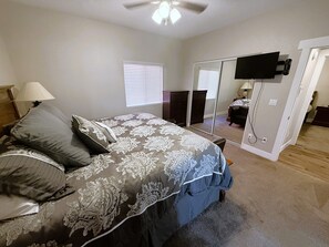 2 chambres, bureau, fer et planche à repasser, accès au Wi-Fi (inclus)