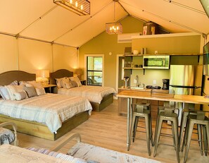 Interior - 4 Son's Rio Cibolo - Birdhouse Cabin (Marion)