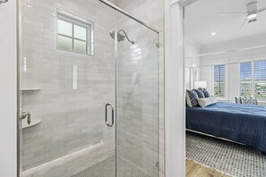 Combined shower/bathtub