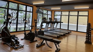 A gym with treadmills, stationary bikes, and a bench. - Ycp1903 in S o Paulo (São Paulo)
