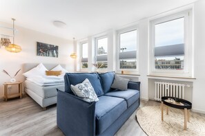 Comfort Studio | Living area | 50-inch Smart TV with digital channels, TV, Netflix - Himmelsstürmer - Stay Awesome (Kassel)