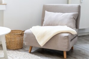 Family Apartment | Living area | 50-inch Smart TV with digital channels, TV, Netflix - Himmelsstürmer - Stay Awesome (Kassel)