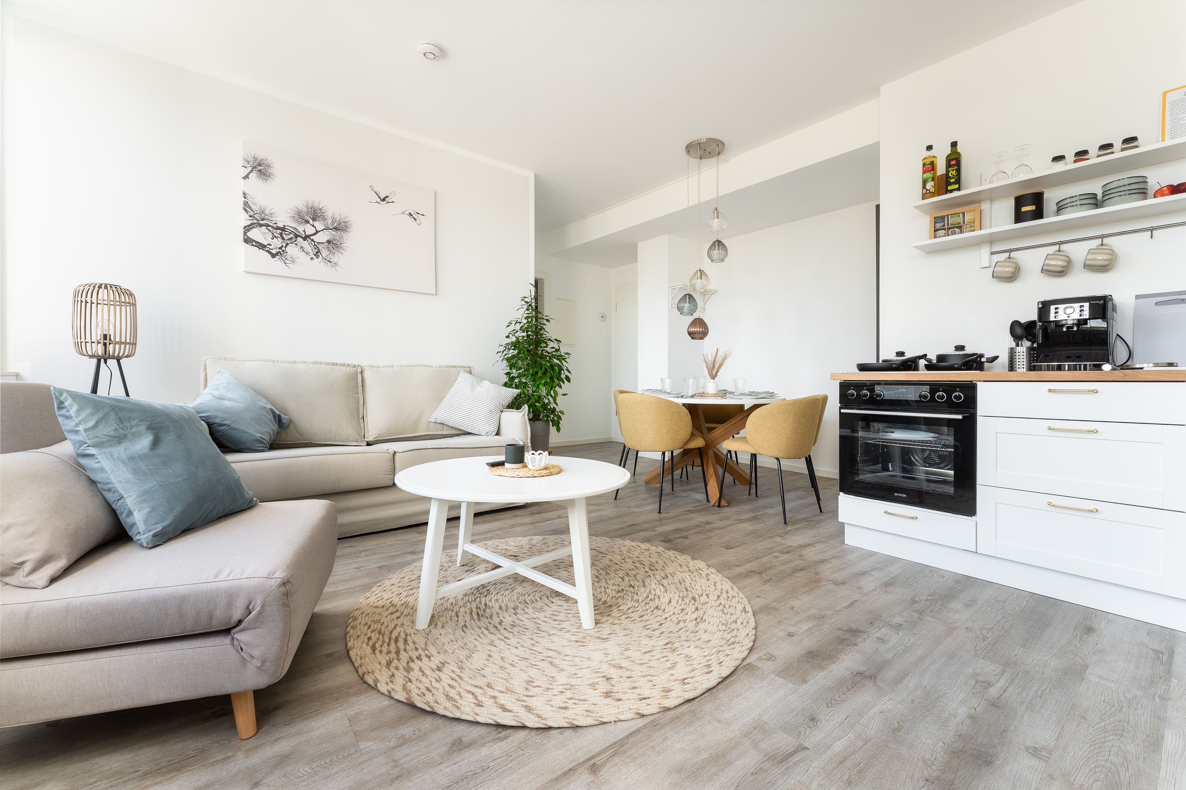 Familienapartment | Wohnbereich | 50-Zoll-Smart-TV mit Digitalempfang, Fernseher, Netflix