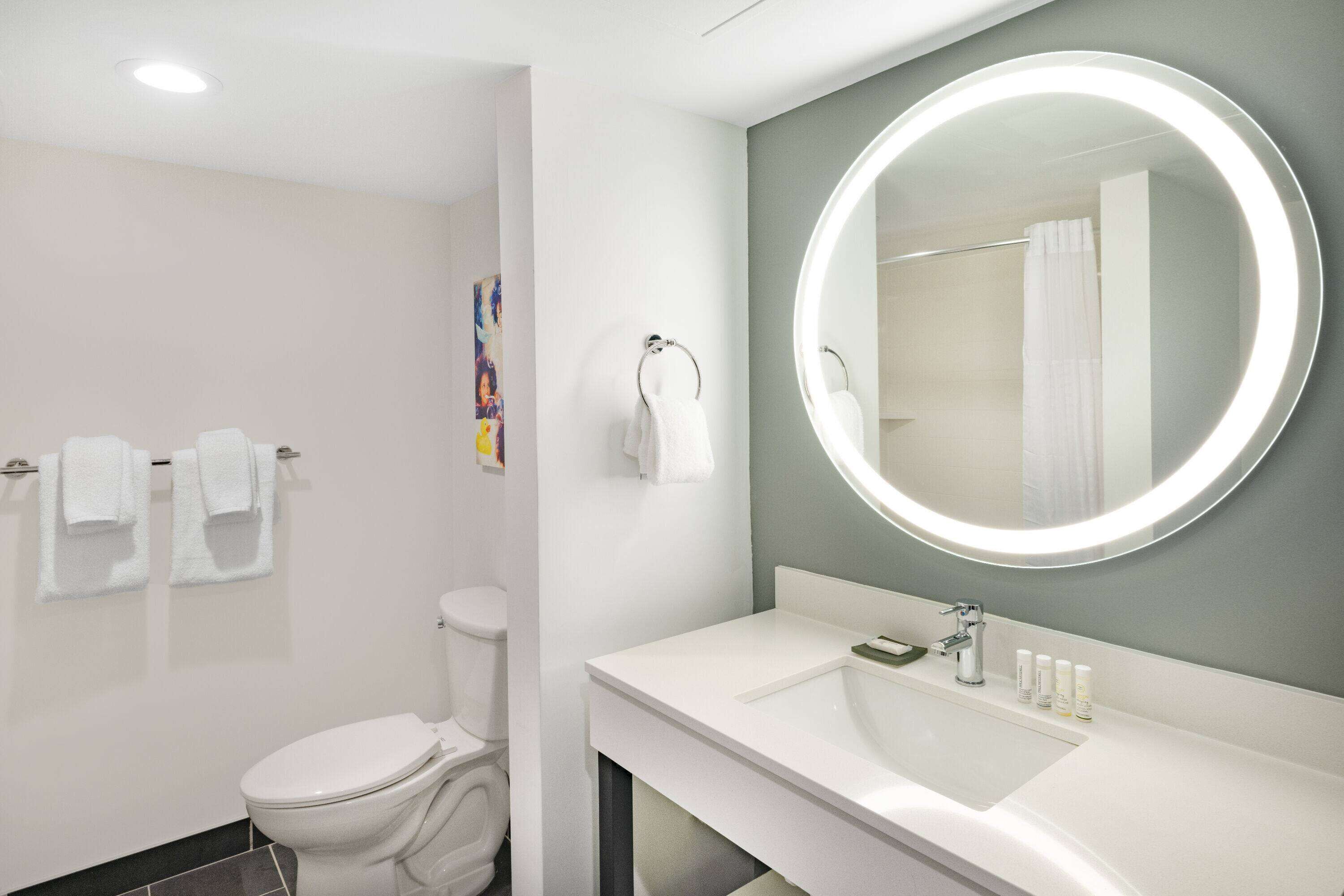 combined shower/bathtub, free toiletries, hair dryer, towels