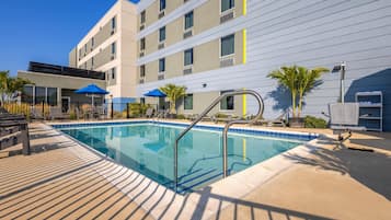 Seasonal outdoor pool, open 8:00 AM to 9:00 PM, pool umbrellas