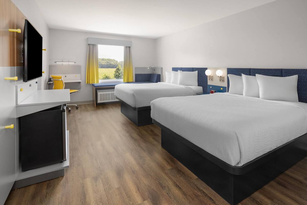 Room, 2 Queen Beds, Non Smoking, Corner (Wide Bathtub) | Desk, laptop workspace, blackout drapes, WiFi (free)