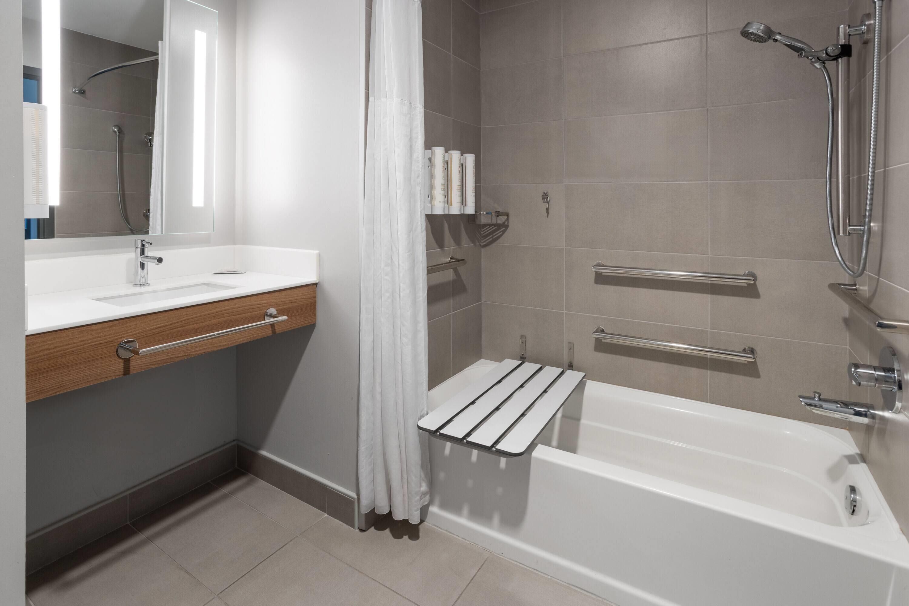 Room, 2 Queen Beds, Accessible, Non Smoking (Mobility, Bathtub w/Grab Bars) | Accessible bathroom