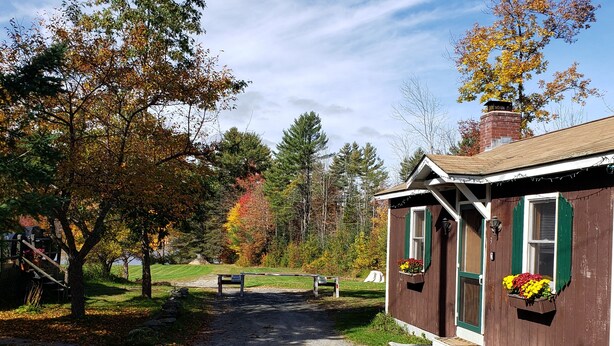 Front of property - The Cottages On Mirror Lake (Whitefield)