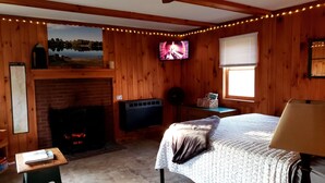 Memory foam beds, iron/ironing board, WiFi (free) - The Cottages On Mirror Lake (Whitefield)