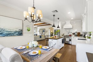 Fridge, microwave, oven, stovetop - A charming Spanish-style private compound in West Palm Beach, perfect for families, friend groups, and business travelers seeking comfort, privacy, and location. (West Palm Beach)