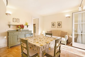 Interior - Apartment "Le Peonie - Clotilde" with Mountain View, Garden & Wi-Fi (Casanova Lerrone)