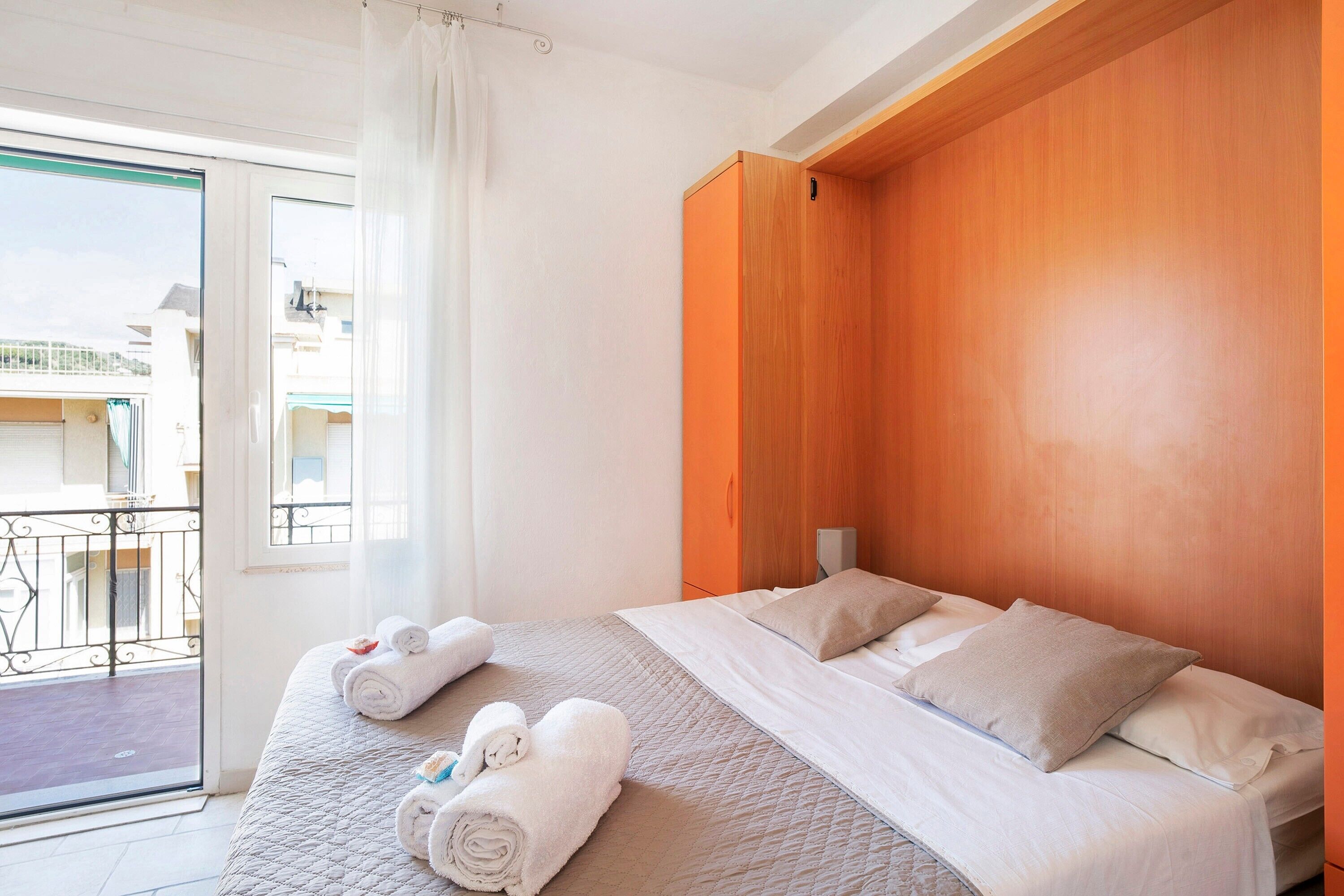 1 habitación, tabla de planchar con plancha, wifi gratis y ropa de cama 