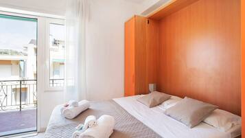 1 habitación, tabla de planchar con plancha, wifi gratis y ropa de cama