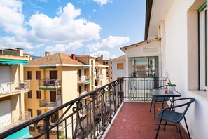 Outdoor dining - Studio apartment "Holiday Sea" with Terrace & A/C (Diano Marina)