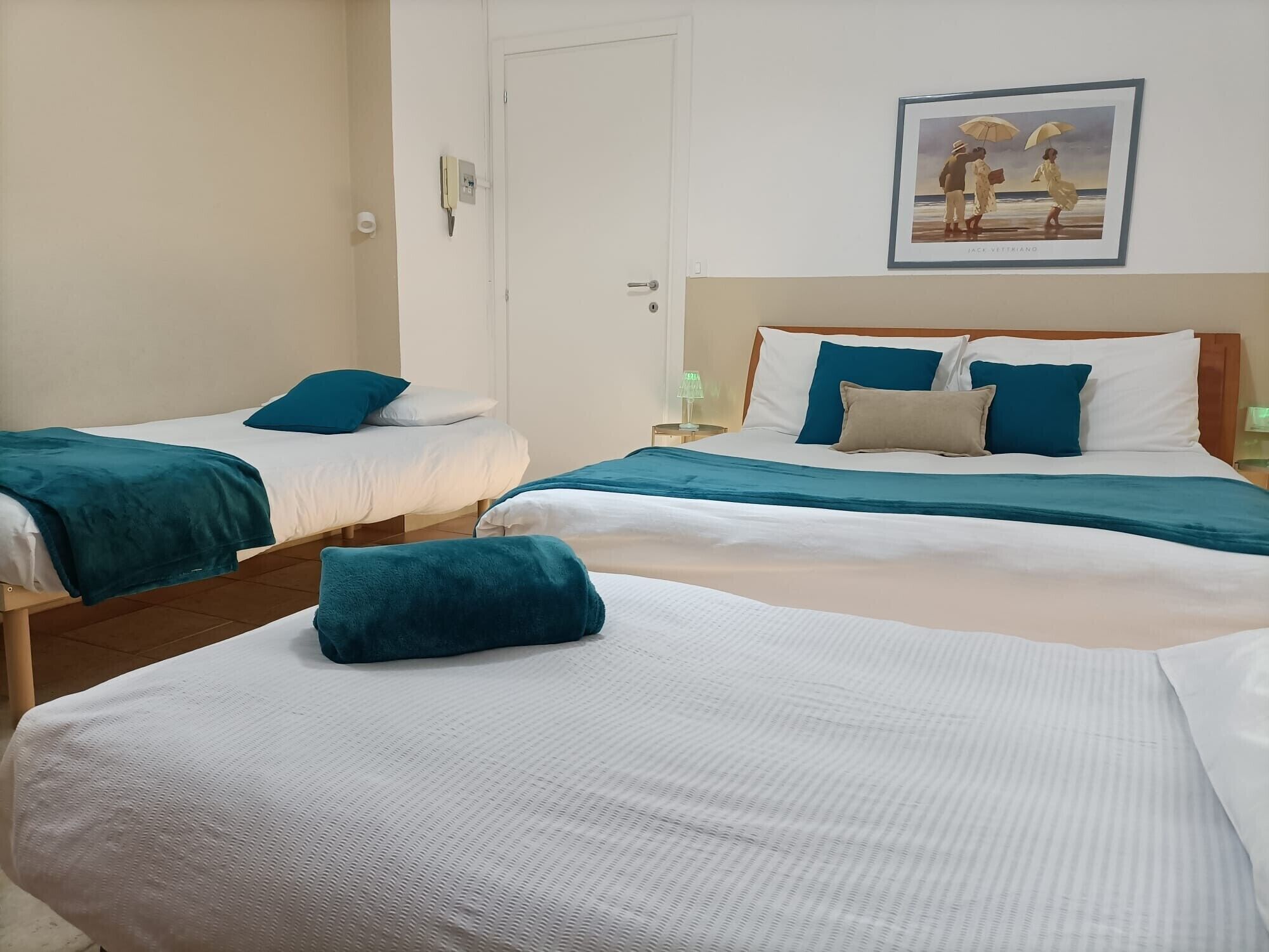 1 habitación, tabla de planchar con plancha, wifi gratis y ropa de cama 