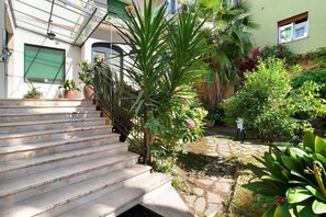 Property grounds - Holiday Home "Holiday Sea 1" with Garden & Balcony (Diano Marina)