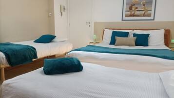 1 slaapkamer, een strijkplank/strijkijzer, gratis wifi, beddengoed