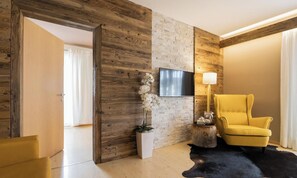 Interior - Holiday Apartment "Apartment Wieser 2" with Mountain View, Heated Pool & Wi-Fi (Appiano sulla Strada del Vino)