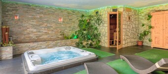 Apartment "Steinhaus L" with Mountain View, Shared Pool & Wi-Fi