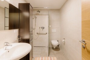 Bruser, hårtørrer, håndklæder