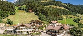 Holiday Apartment "Steinhaus XXL" with Mountain View, Shared Pool and Wi-Fi