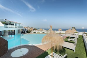 Pool - Vacation Home "Island Village Heights" with Sea View, Shared Pool & Wi-Fi (Adeje)