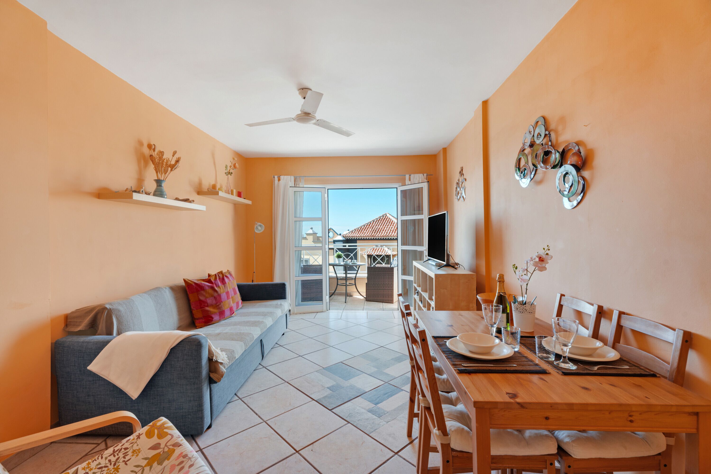 Een televisie en een dvd-speler