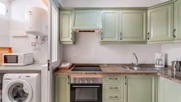 Refrigerador, microondas, horno, placa de cocina