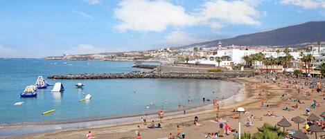 Una spiaggia nelle vicinanze