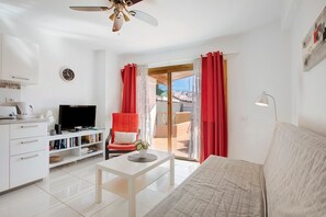 2 室のベッドルーム、アイロン / アイロン台、WiFi (無料)、ベッドシーツ