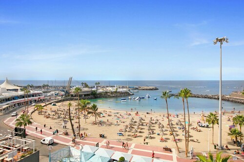 Holiday Apartment 'Los Geranios 304' with Shared Pool, Private Terrace and Wi-Fi