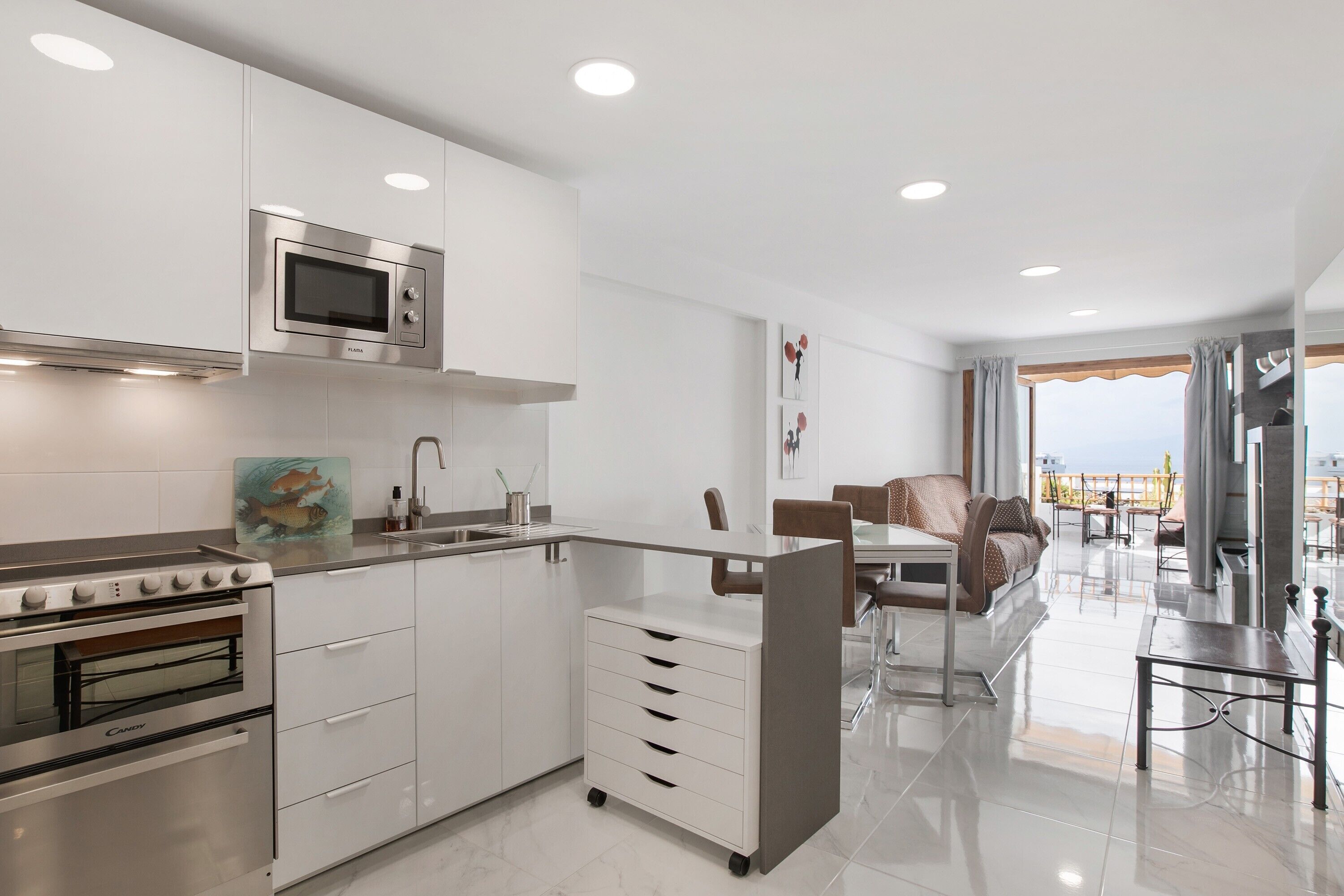 Coffee/tea maker, fridge, microwave, oven