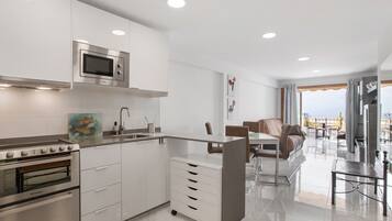 Coffee/tea maker, fridge, microwave, oven