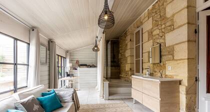 Maison en pierre avec piscine et espace bien-ĂȘtre