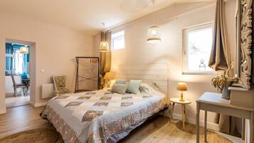 3 slaapkamers, een strijkplank/strijkijzer, gratis wifi, beddengoed