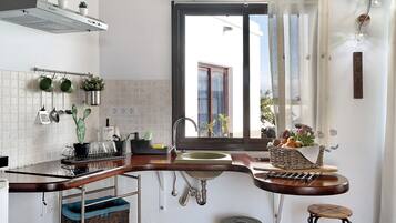 Fridge, microwave, stovetop, coffee/tea maker