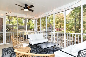 Terrace/patio - Relaxing White House, Cozy Back Porch, 15 minutes to Downtown (Taylors)