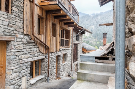 Exterior. Apartment "Lodge Alouette" with Slope Access, Private Balcony & Wi-Fi