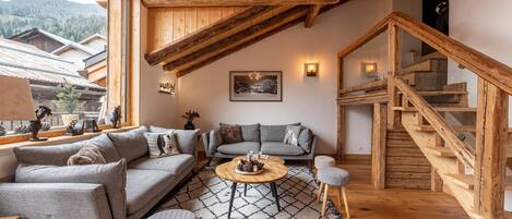 TV, fireplace, stereo