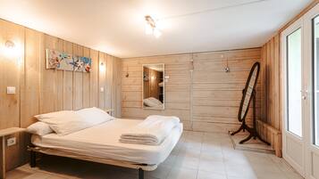 4 Schlafzimmer, Bügeleisen/Bügelbrett, kostenloses WLAN