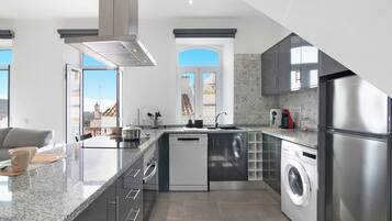 Fridge, microwave, oven, stovetop