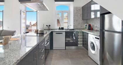 "Traditional 3 Bedroom Apartment" with Mountain View, Terrace & Wi-Fi