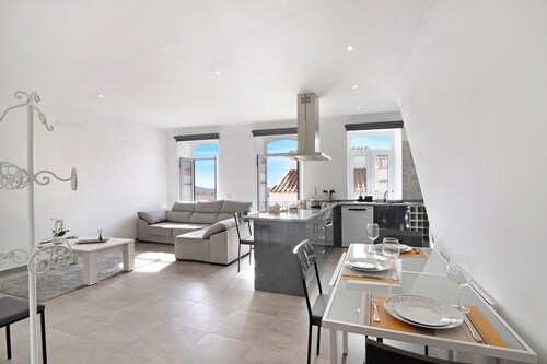 Appartement « Traditionnel 3 Chambres » avec Vue Montagne, Terrasse Privée et Climatisation