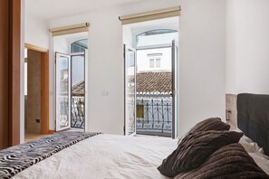 3 slaapkamers, een strijkplank/strijkijzer, beddengoed