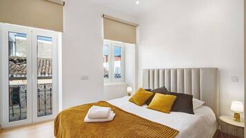 3 bedrooms, iron/ironing board, bed sheets