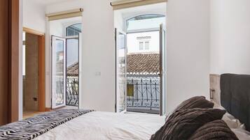 3 bedrooms, iron/ironing board, bed sheets